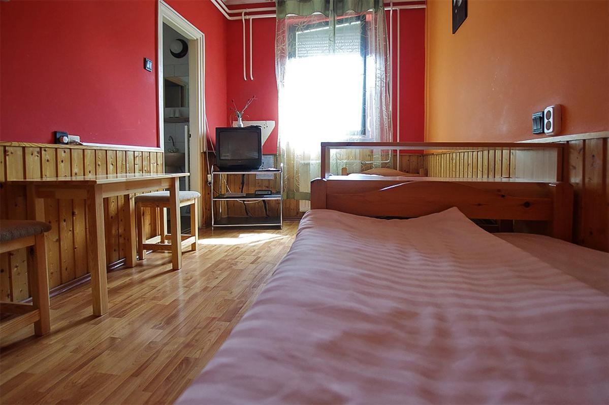 Bed and Breakfast Kispipa Panzio à Szombathely Extérieur photo