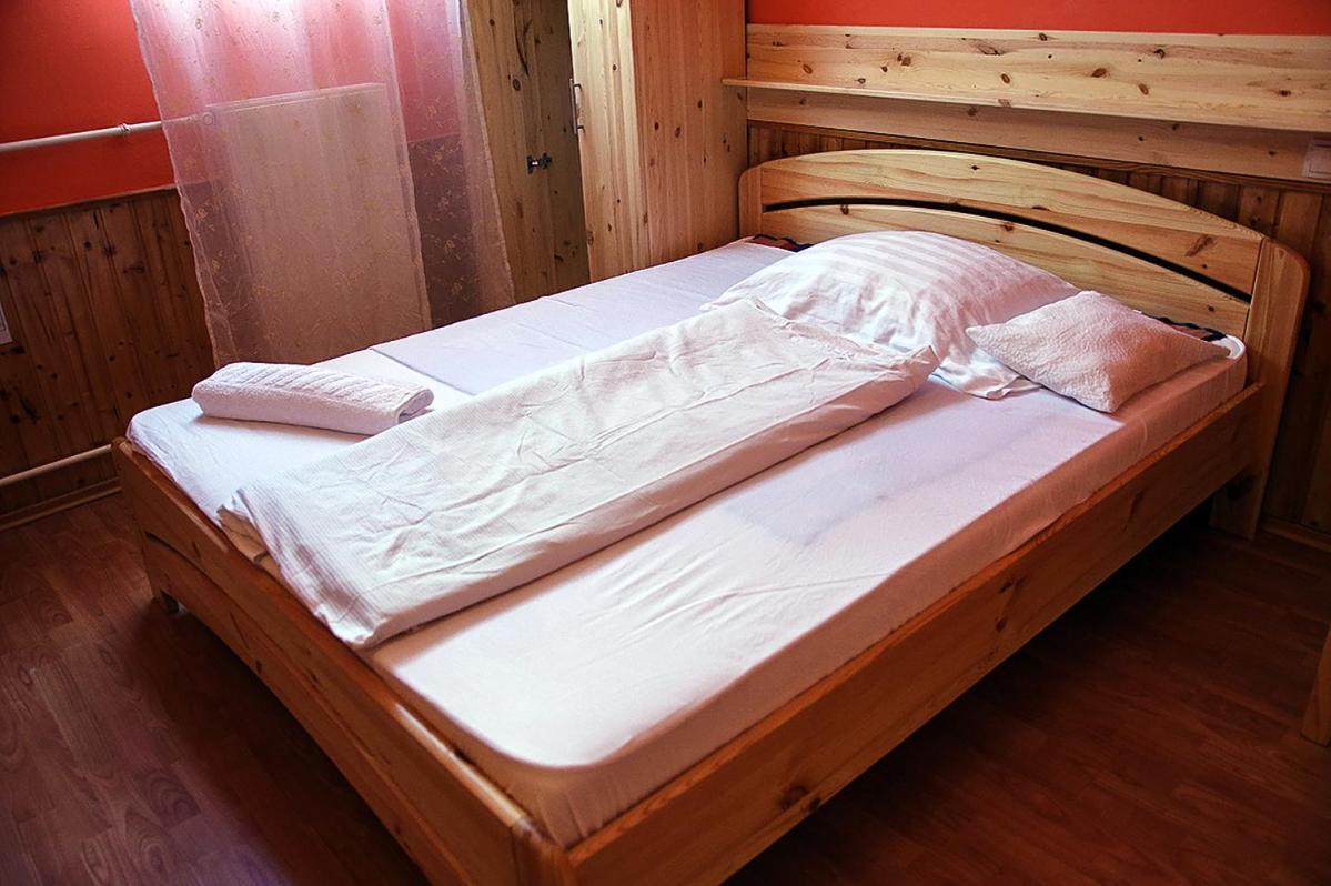 Bed and Breakfast Kispipa Panzio à Szombathely Extérieur photo
