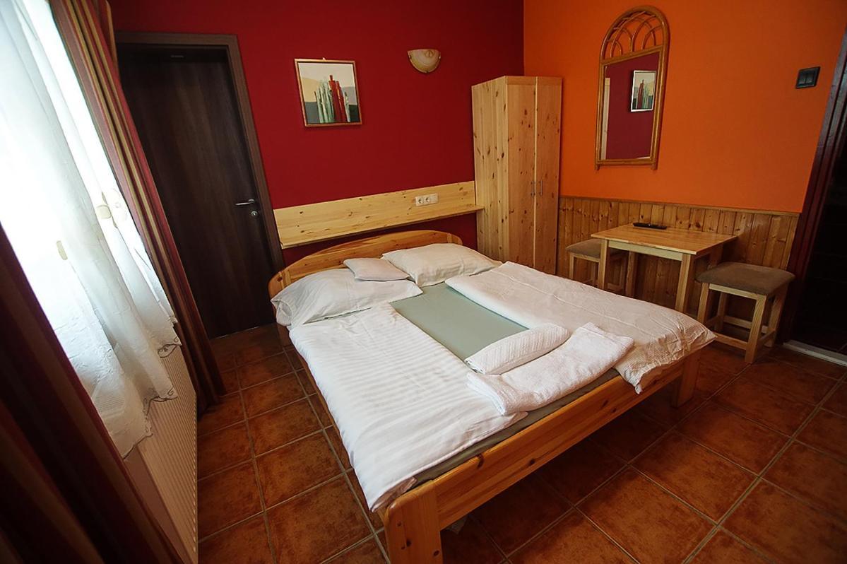 Bed and Breakfast Kispipa Panzio à Szombathely Extérieur photo