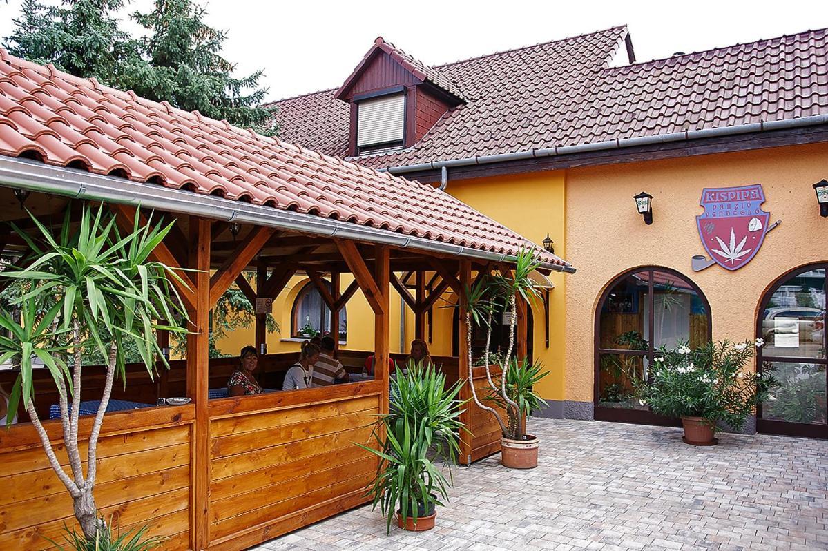 Bed and Breakfast Kispipa Panzio à Szombathely Extérieur photo
